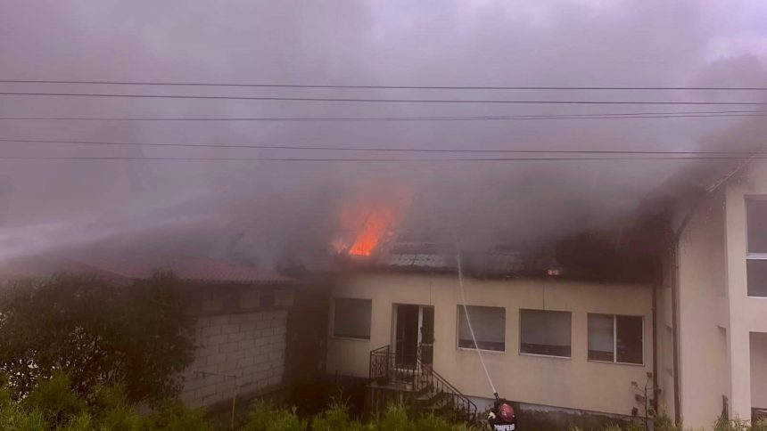 Arges Vila distrusa de incendiu