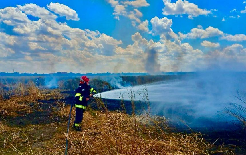 Dezastru in Arges Flacarile au distrus 45000 metri