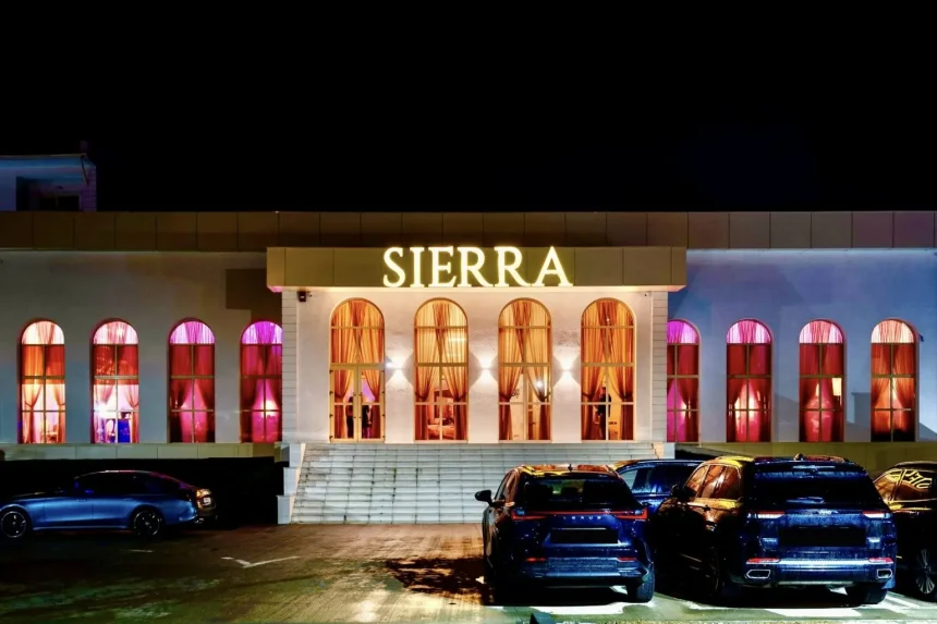 Hotel Sierra angajeaza receptioner
