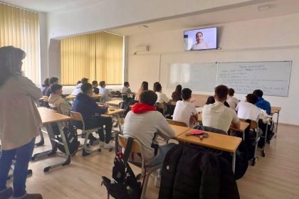 Investitie masiva in educatie Tehnologie de varf in scoli