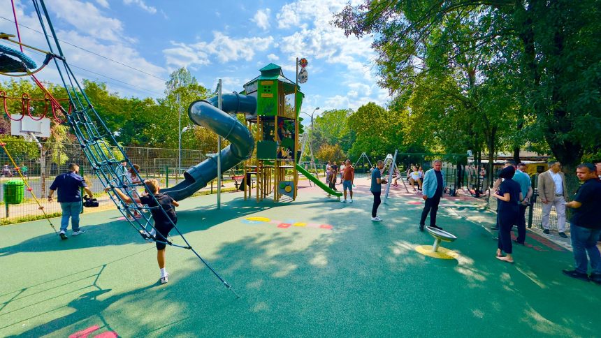 Piteshti Super loc de joaca in Craiova inceputul