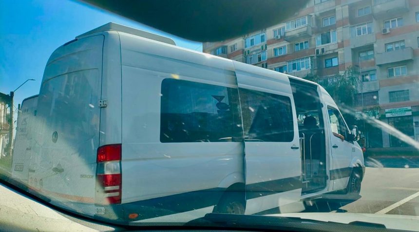 Scandalos Microbuz plin cu calatori in Pitesti