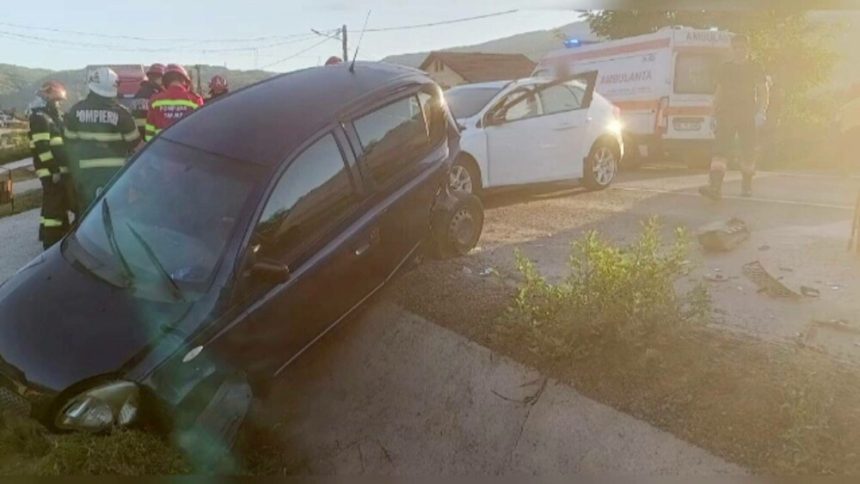 Copil de 3 ani aruncat pe geam de mama