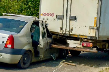 Dezastru langa Pitesti Sofer beat s a izbit cu masina