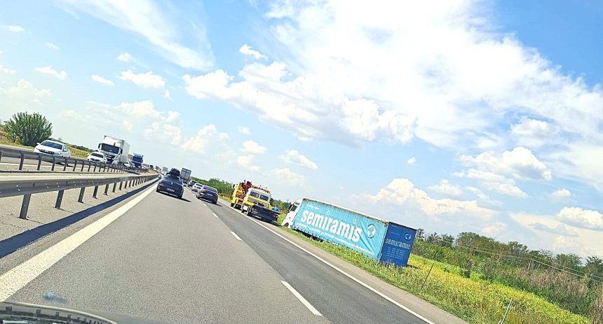 Incident pe autostrada A1 TIR Semiramis a ajuns direct in