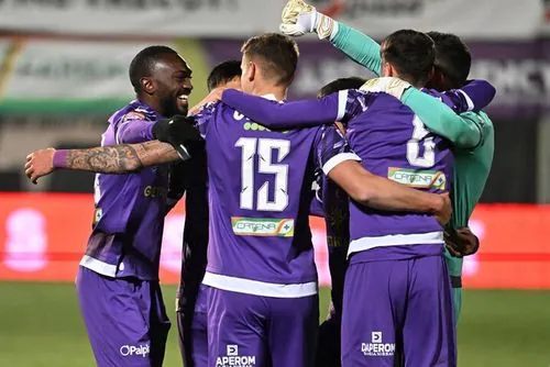 Meci dificil pentru Vulturii alb violeti FCSB FC
