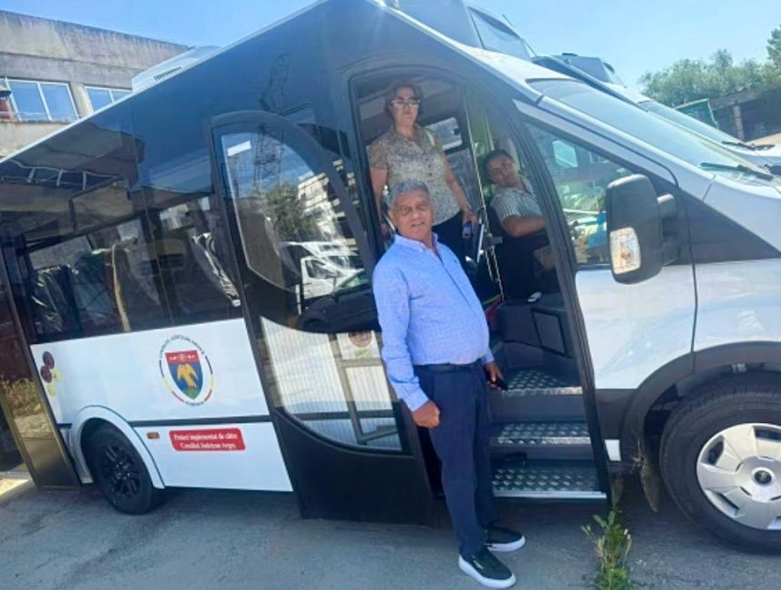 Microbuze scolare scumpe in Arge