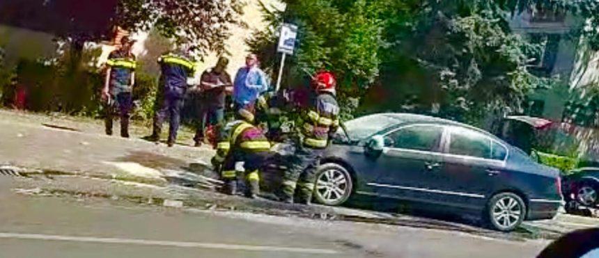Panica in Trivale O masina a luat foc