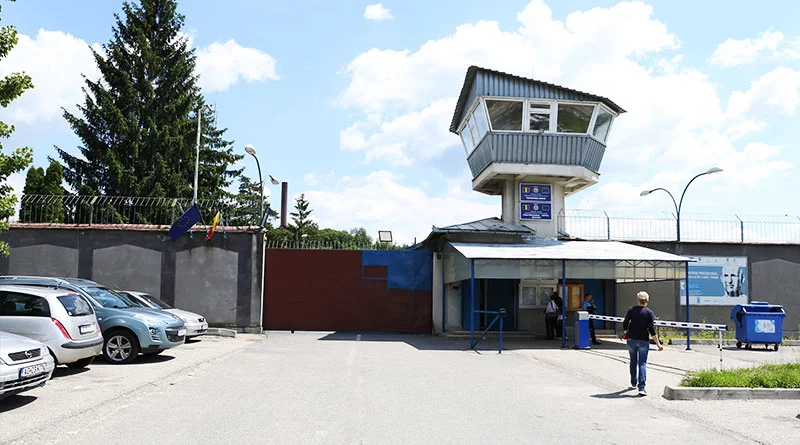 Politistii si detinutii de la Penitenciarul Mioveni
