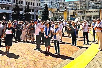 Protest in Centru la Pitesti Au iesit in strada