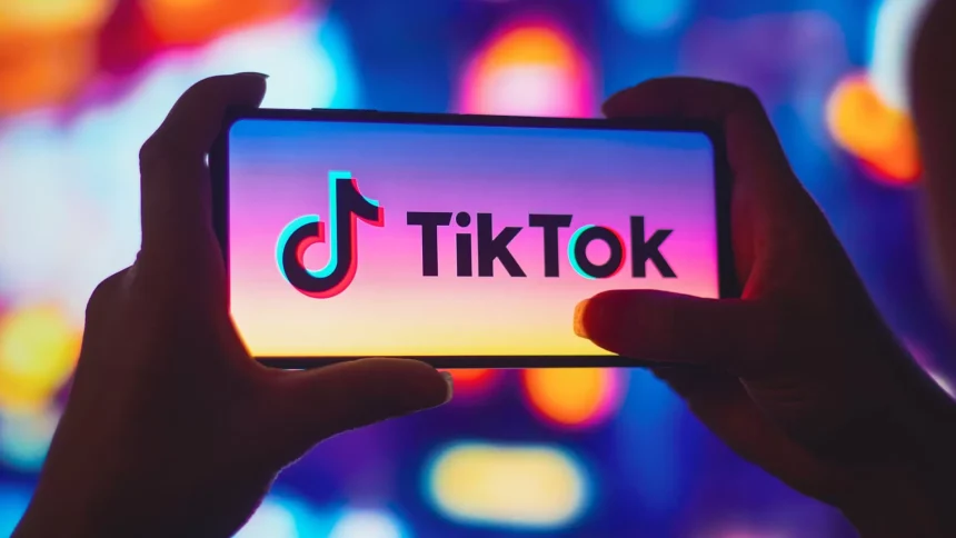 Sanctiuni pentru postari pe TikTok si Facebook