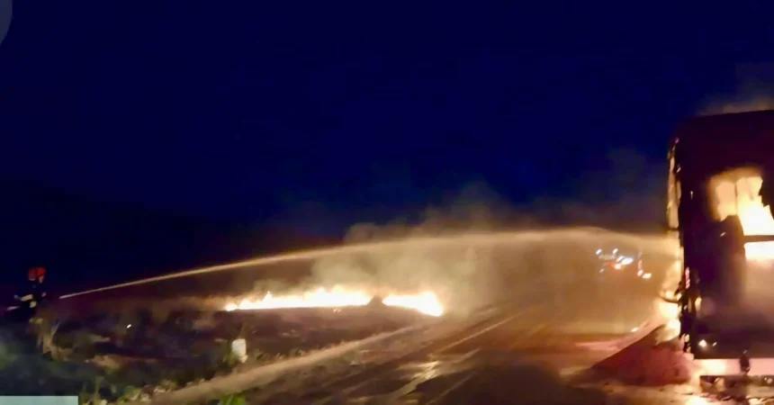 TIR in flacari trafic blocat acum