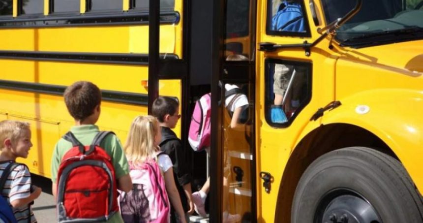 Transportul gratuit pentru elevi restrictionat in 2025