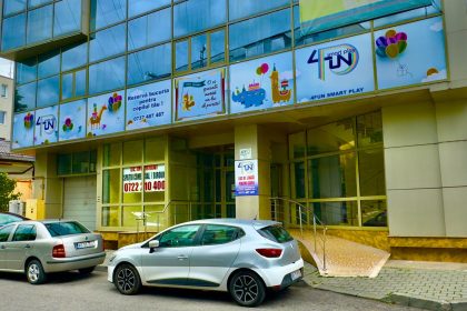 4 Fun Smart Play ofera o petrecere gratuita pentru copii