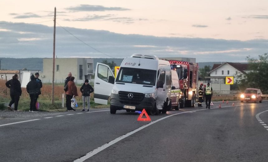 Accident in Arges la Titeshti Microbuz cu pasageri