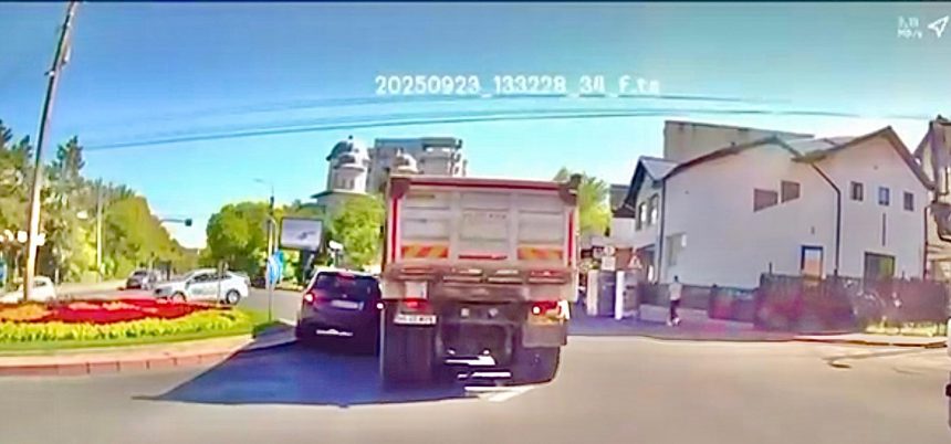 Accident in Pitesti BMW aruncat pe sensul giratoriu