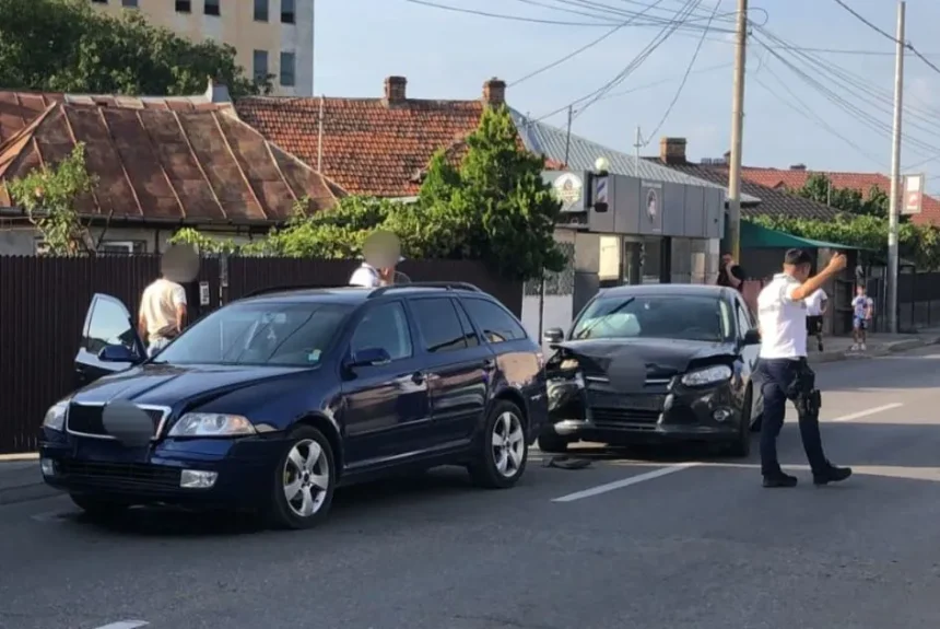 Doua masini au intrat in coliziune in Pitesti