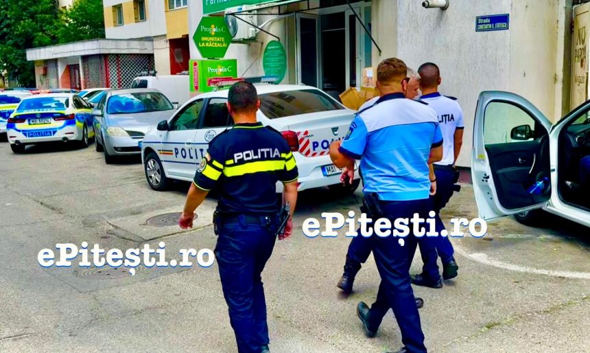 Groaza la Pitesti Barbat de 36 de ani cu ciocanul la usa