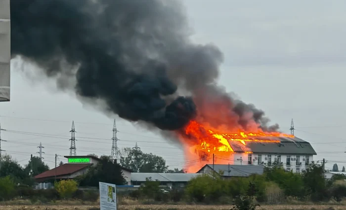 Incendiu devastator la un hotel O persoana a ars de vie alta