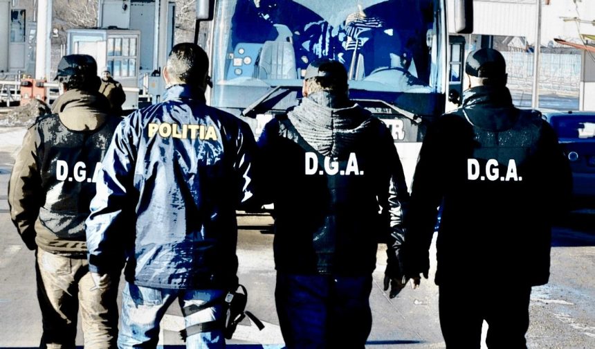 Ofiterii DGA printre oameni campanie anticoruptie in