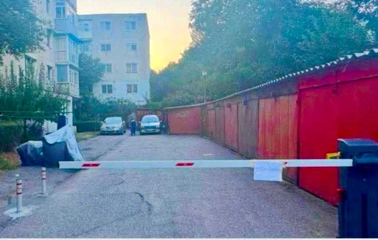 Pites Bariera secreta in Trivale Cine a pus lacat