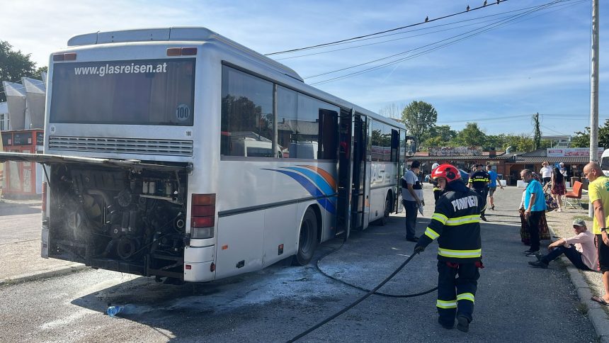 Piteshti Autocarul a fost cuprins de flacari