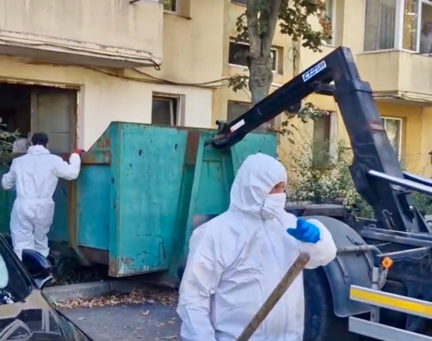 Pitesti Tone de gunoaie scoase dintr un apartament