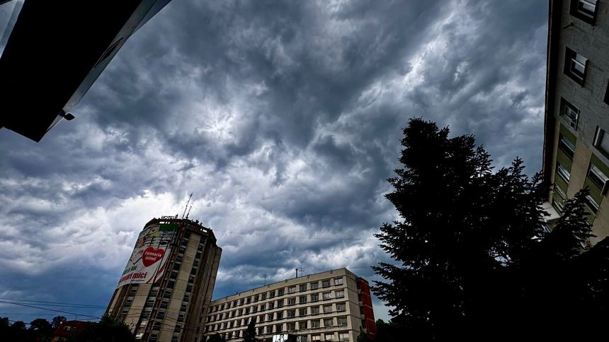 Prognoza meteo revizuita Ploi frig si zile cu