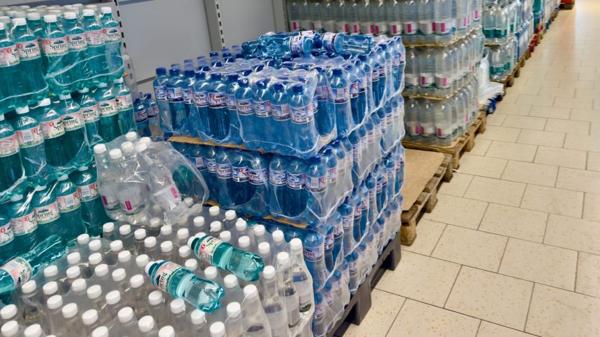 Se stabileste pretul maxim pentru sticla de apa