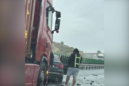 Trafic blocat pe A2 din cauza unei coliziuni grave