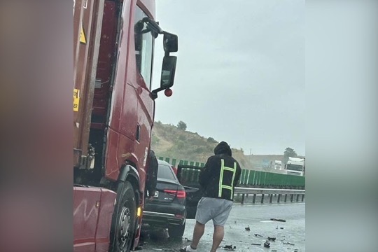 Trafic blocat pe A2 din cauza unei coliziuni grave