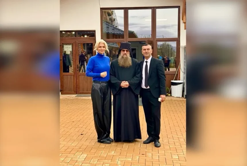 Alina Gorghiu despre manastire Prinde contur pas cu pas