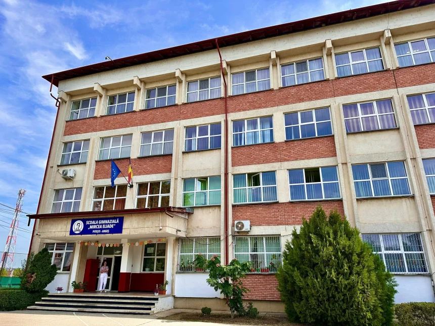 O scoala din Pitesti cauta angajati pe termen limitat