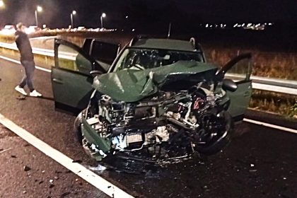 Politia Arges A intrat pe contrasens si s au lovit frontal