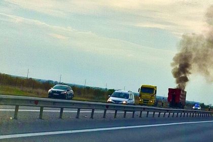 TIR in flacari pe Autostrada A1 1