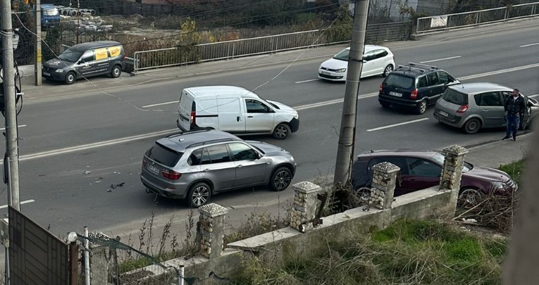 Accident in Pitesti O masina a intrat in gard