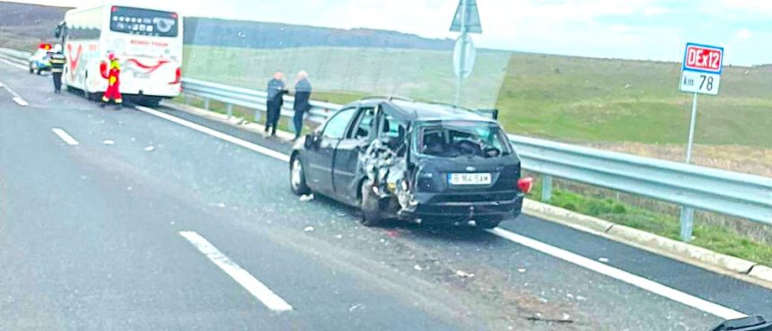 Accident pe DEx 12 Masina distrusa de un autocar