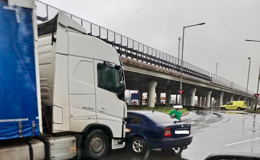 Accident rar la intrarea in Pitesti