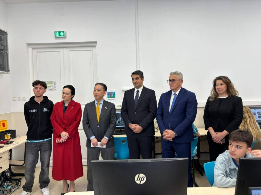 Ambasadorul Japoniei si seful ISJ Arges sustin colaborarea