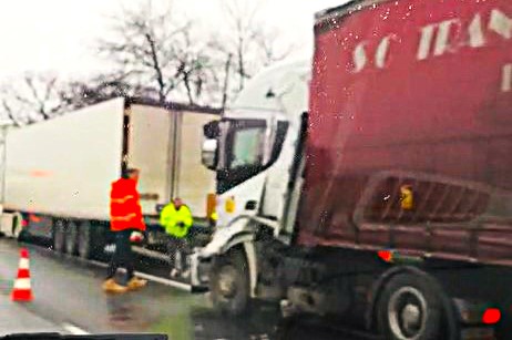 Autostrada A1 blocata dupa un accident grav