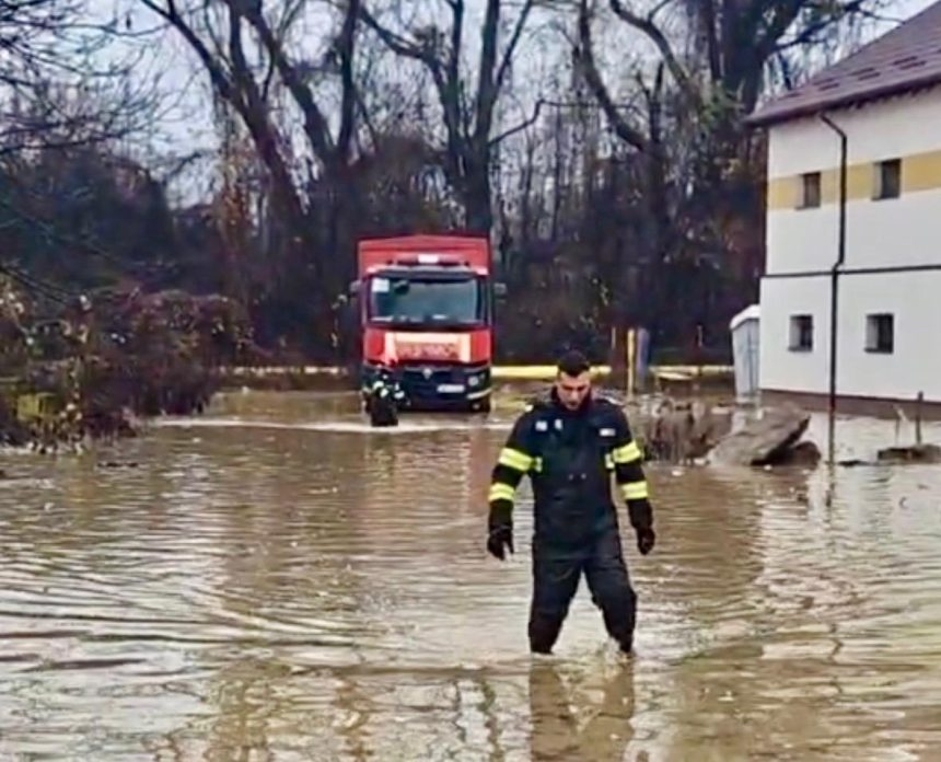 Haos in Pitesti Institutii publice afectate de inundatii