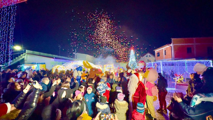 Iluminatul festiv se aprinde la Bradu