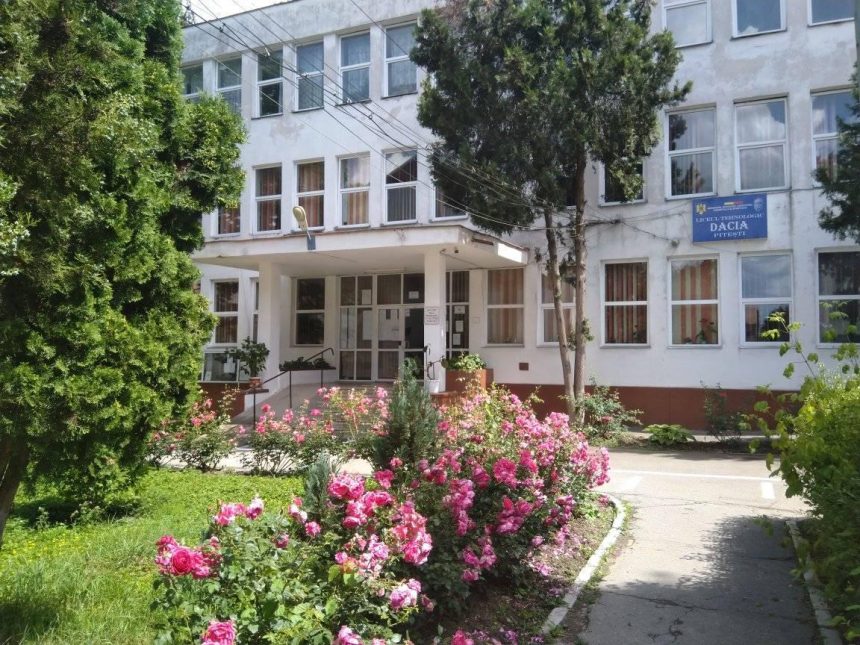 Liceul Tehnologic Dacia din Pitesti cauta angajati
