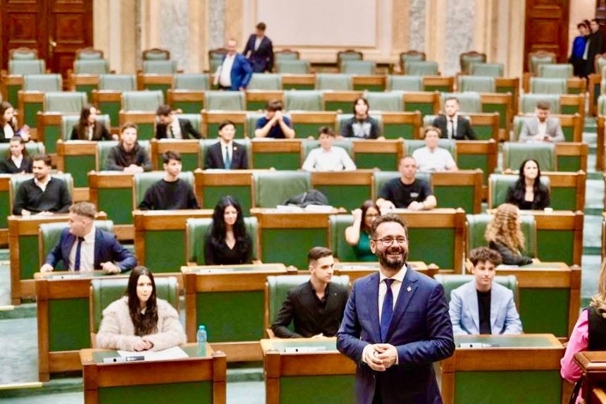 Mihai Cotet intalneste studentii la Senat