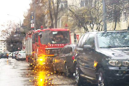 Pericol in Pitest Automobil strivit