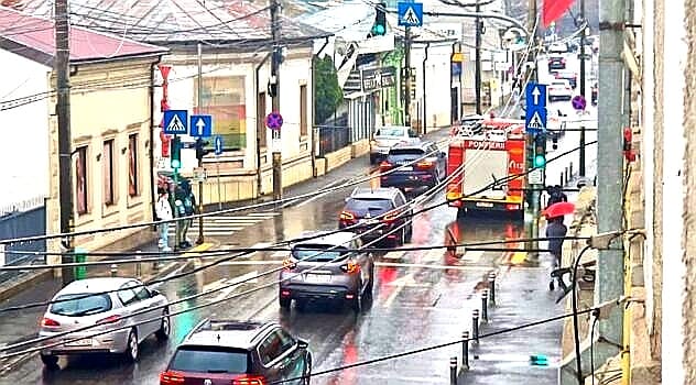 Pites ti Pus ti de 16 ani taiat si ranit la bar