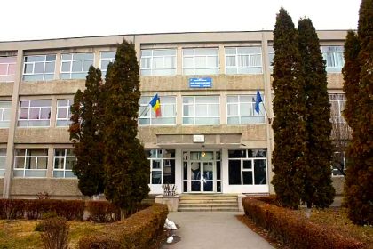 Pitesti Liceul Ion Barbu angajeaza
