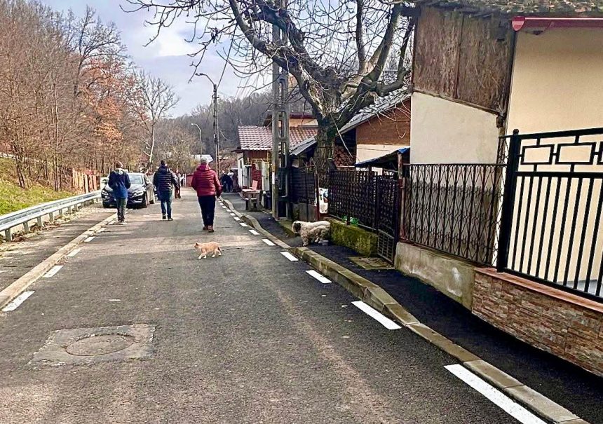 Pitesti O alta strada de pamant asfaltata