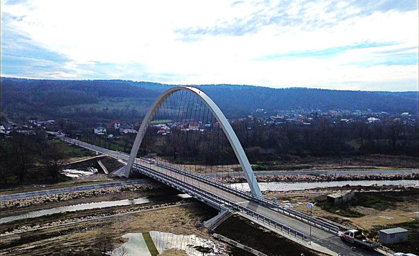 Record in Arges Podul cu cel mai inalt arc recepionat