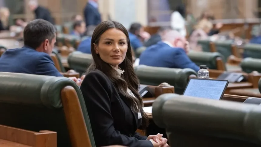Senatoare agresata cu ranga de sotia iubitului